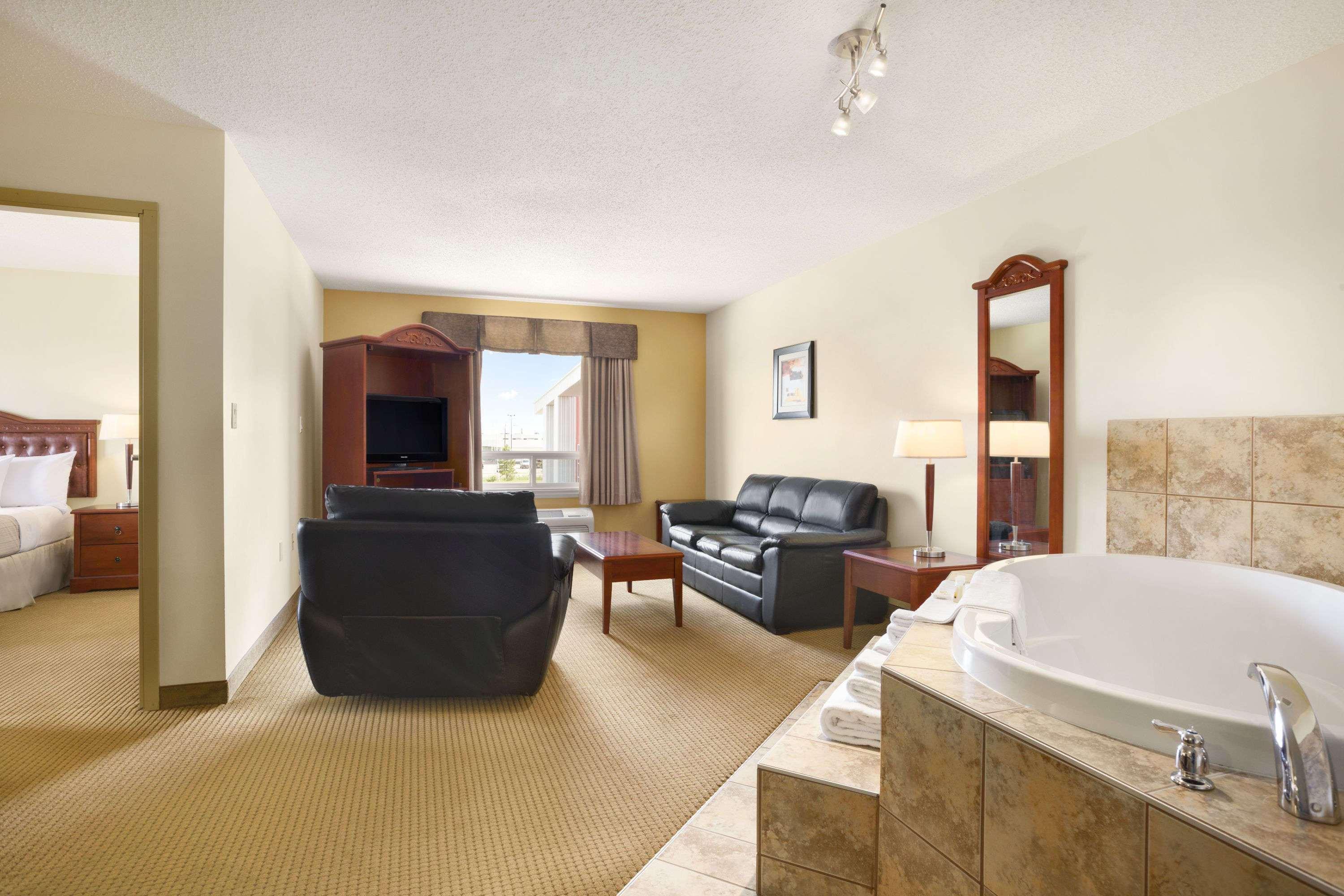 Days Inn By Wyndham Bonnyville Eksteriør billede
