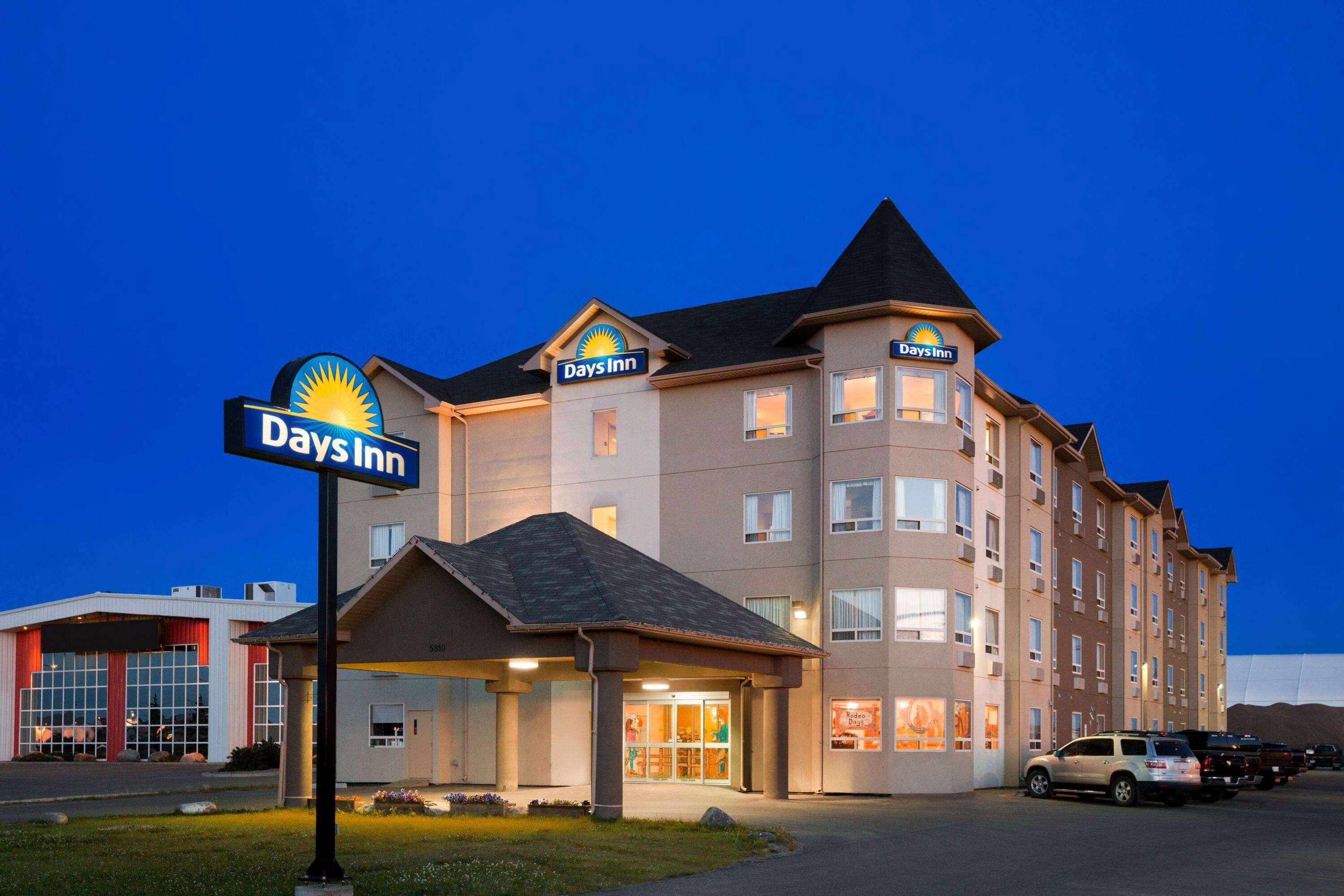 Days Inn By Wyndham Bonnyville Eksteriør billede